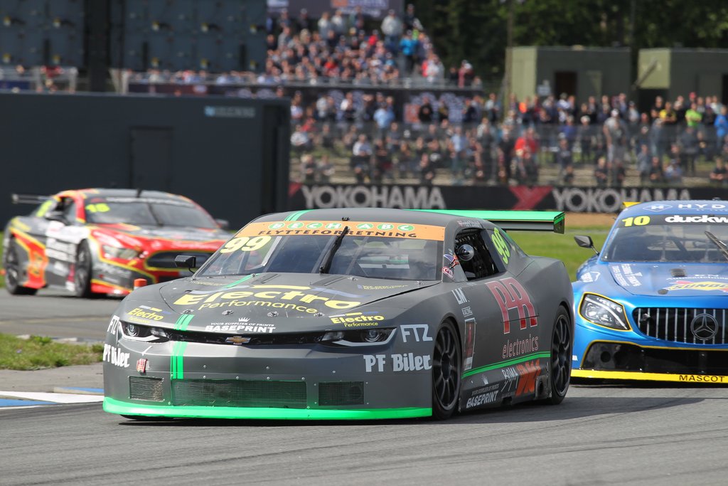 De danske kørere i MASCOT DTC-serien får ved GP Danmark på FDM Jyllandsringen i september besøg af deltagerne i den svenske V8 Thunder Cars-serie
(Foto: DTC / Henning Smed)